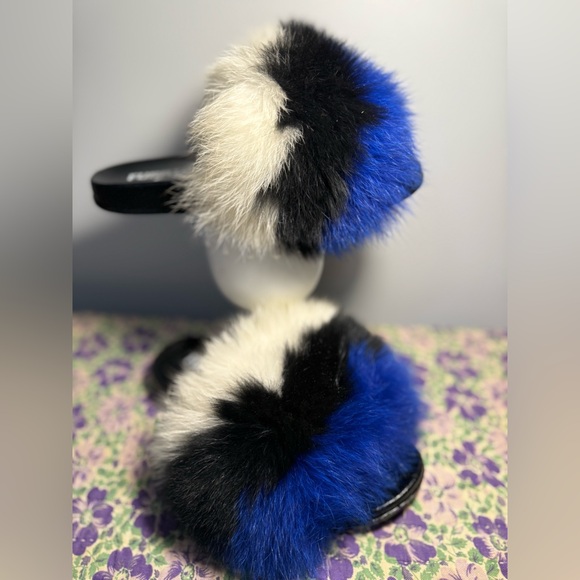 Furrtoes Slides - Picture 1 of 12